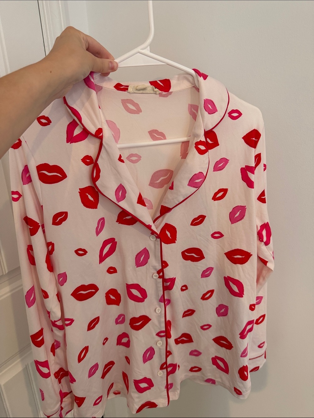 Valentines Women’s Kiss-Print Pajama set - Pink with Red & Hot Pink Lip